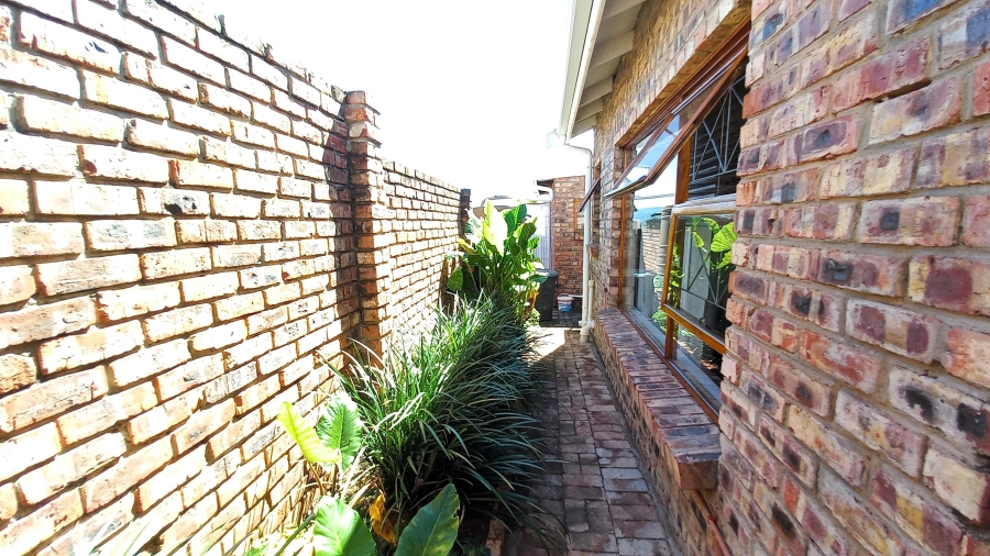 3 Bedroom Property for Sale in Strelitzia Park Eastern Cape